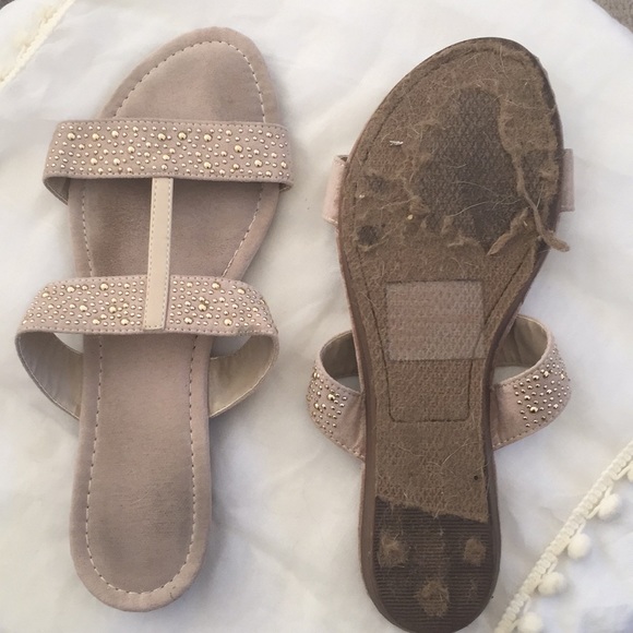 Sandals tan and gold embellishment - Picture 3 of 3